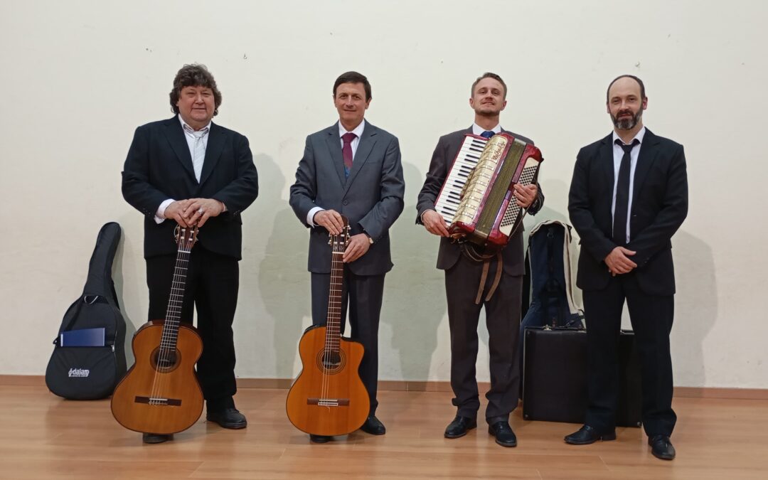 EXITOSA PRESENTACIÓN DE «LITORAL QUE ENCHAMIGA»