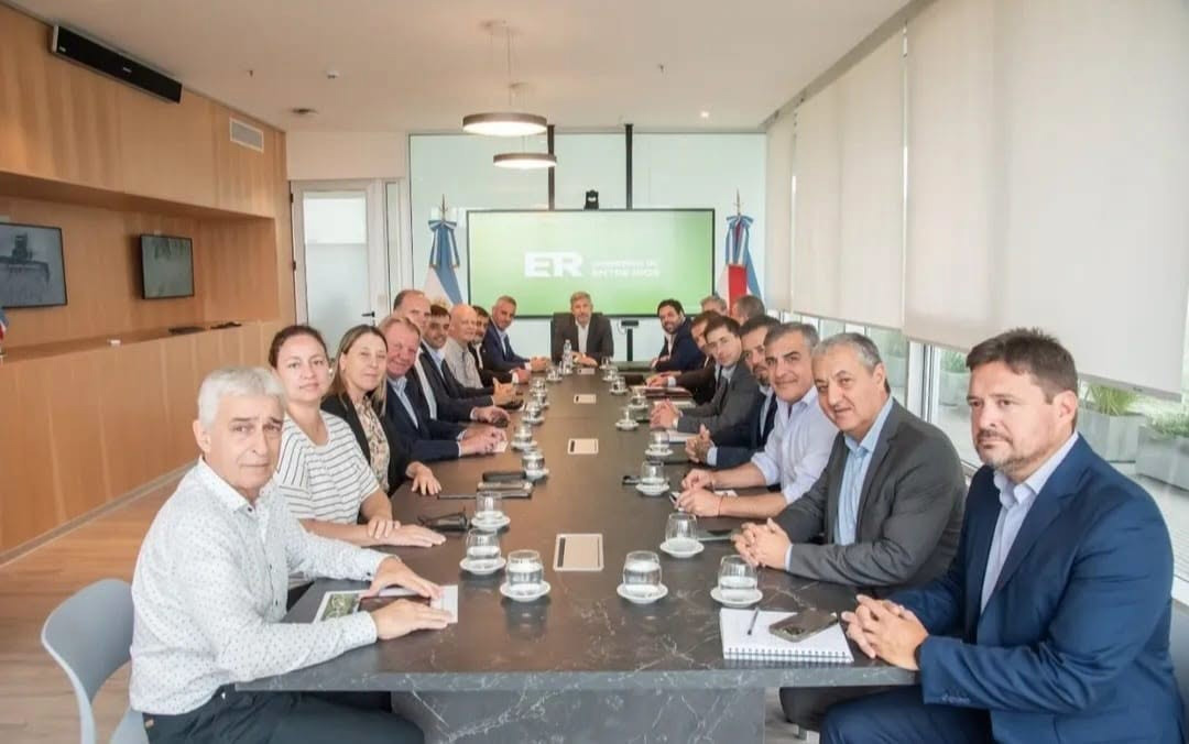 GOBERNADOR SE REUNIÓ CON INTENDENTES VECINALISTAS